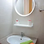 Makenzy Apartment